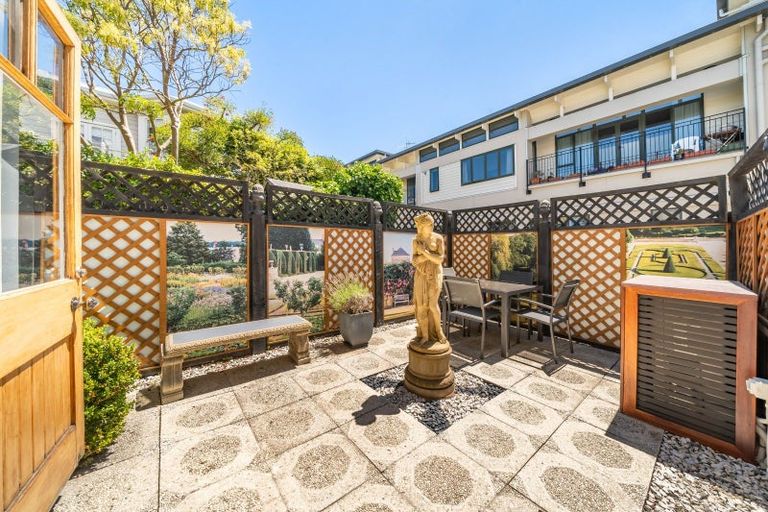 Photo of property in 24 Hobson Street, Thorndon, Wellington, 6011