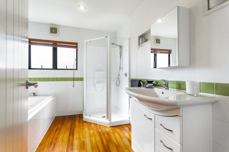 Photo of property in 589f East Coast Road, Browns Bay, Auckland, 0632