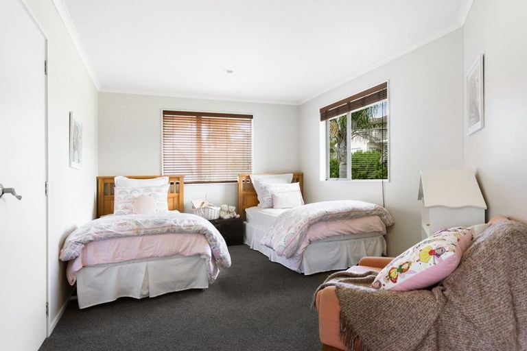 Photo of property in 13 Rangi Avenue, Schnapper Rock, Auckland, 0632