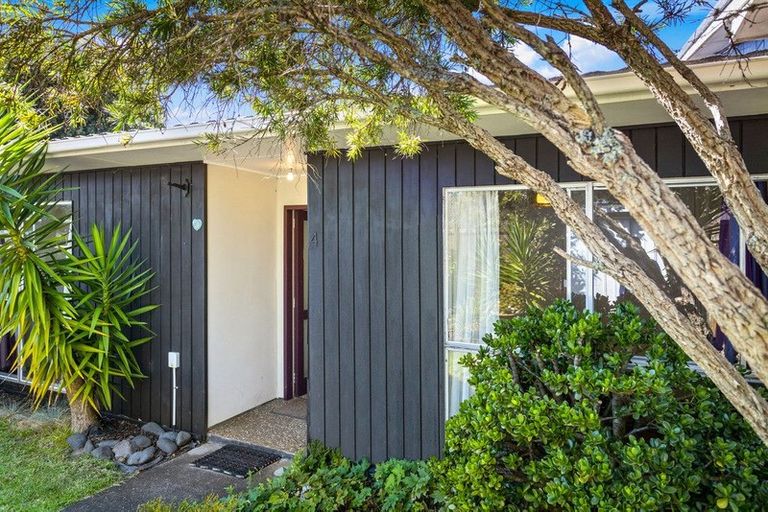 Photo of property in 4/109a Te Atatu Road, Te Atatu South, Auckland, 0610