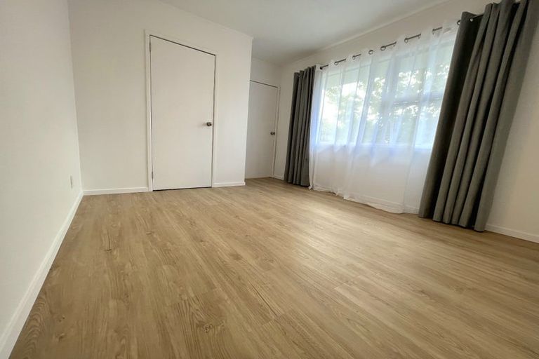 Photo of property in 2/13 Sunnyside Road, Sunnyvale, Auckland, 0612