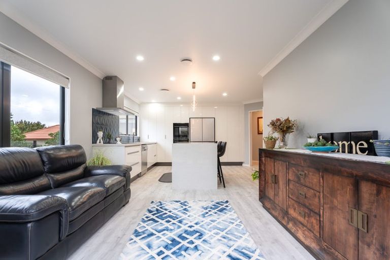 Photo of property in 13 Claverton Grove, Churton Park, Wellington, 6037