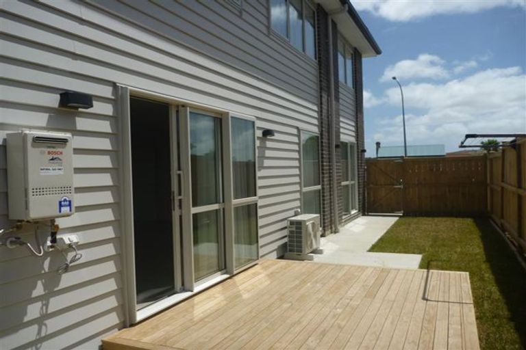 Photo of property in 24 Pikao Place, East Tamaki, Auckland, 2016