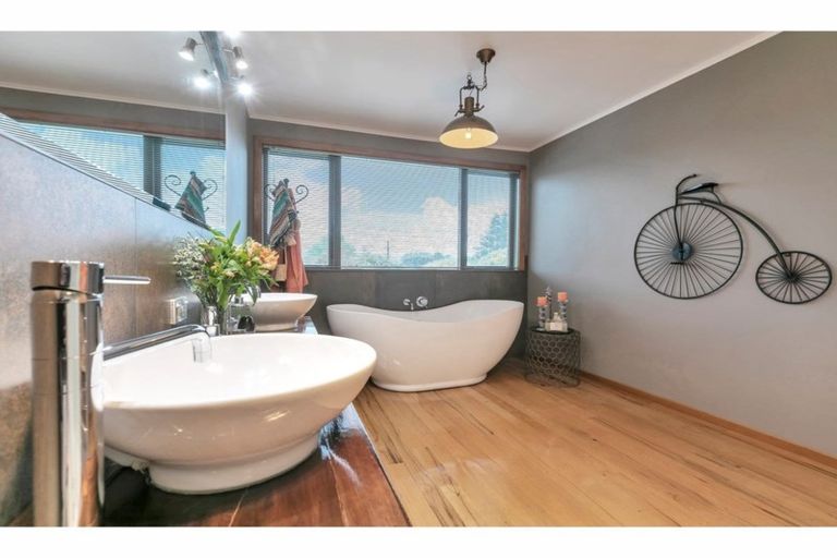 Photo of property in 805 State Highway 16, Waimauku, 0883