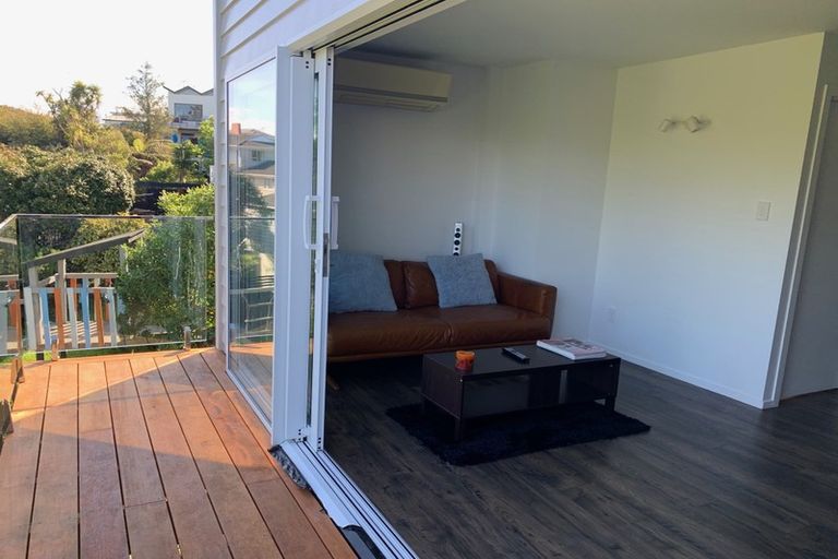 Photo of property in 111 Pupuke Road, Northcote, Auckland, 0627