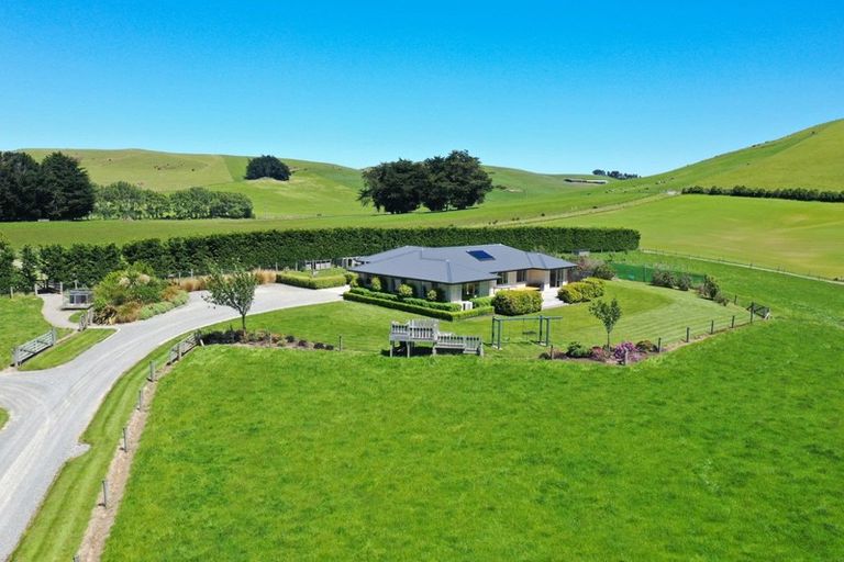 Photo of property in 11 Sinclair Road, Browns, Winton, 9782