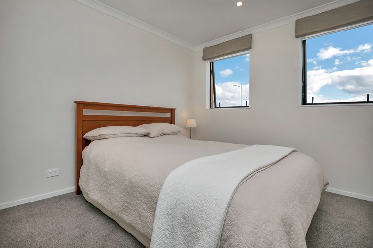 Photo of property in 136 Hobsonville Road, Hobsonville, Auckland, 0618