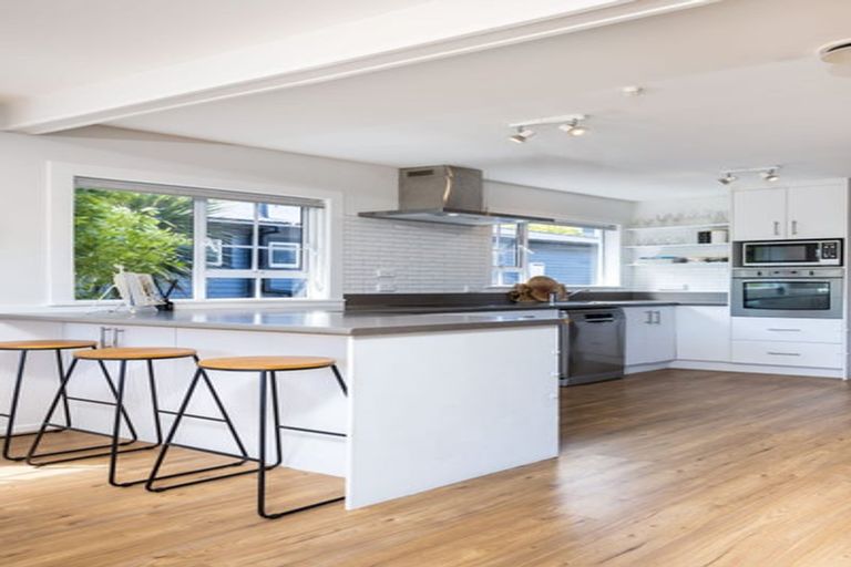 Photo of property in 43 Essex Street, Vogeltown, New Plymouth, 4310