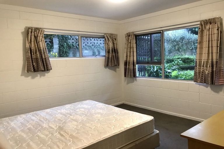 Photo of property in 1/3 Colin Wild Place, Glenfield, Auckland, 0629