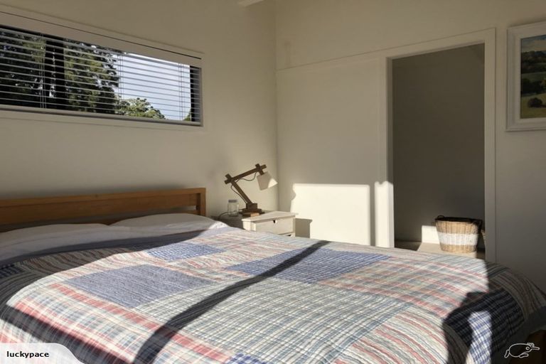 Photo of property in 2/99 Konini Road, Titirangi, Auckland, 0604