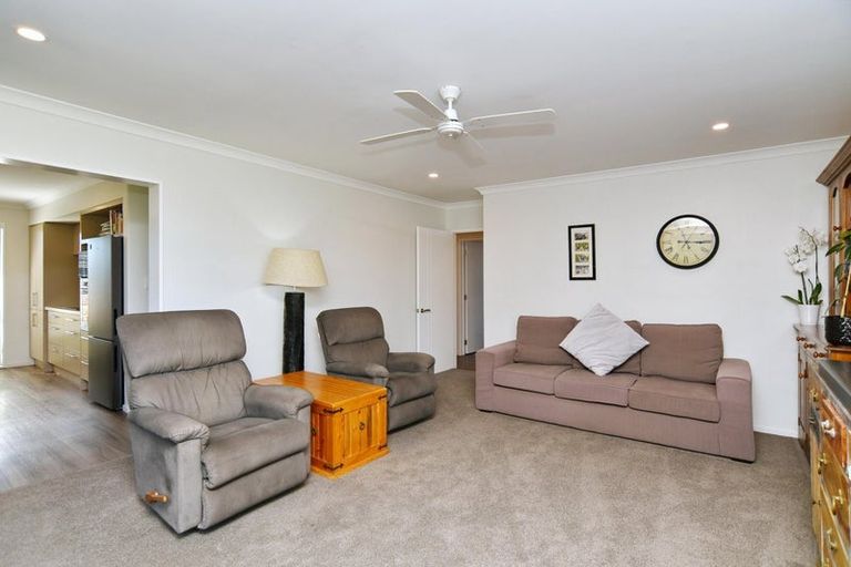 Photo of property in 7 Walnut Way, Rangiora, 7400