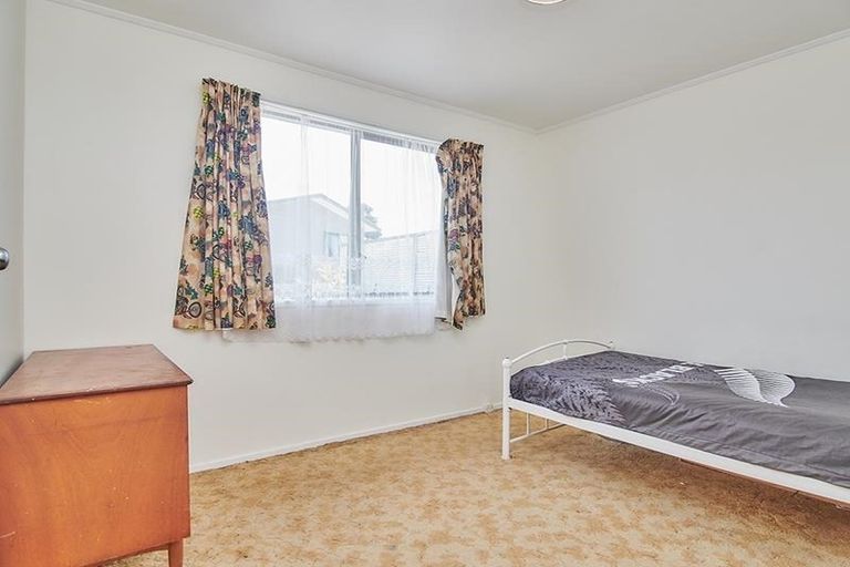 Photo of property in 14 Palmers Road, Clendon Park, Auckland, 2103