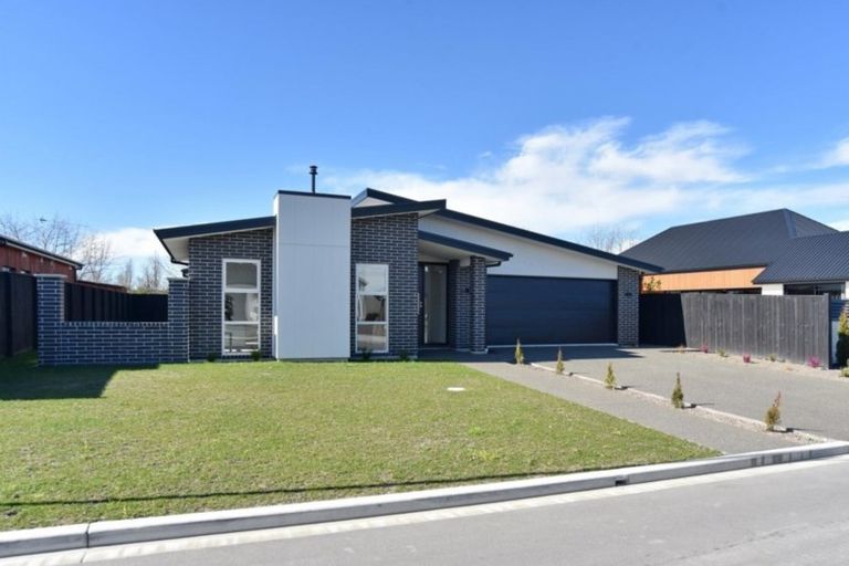 Photo of property in 11 Lewis Close, Rangiora, 7400