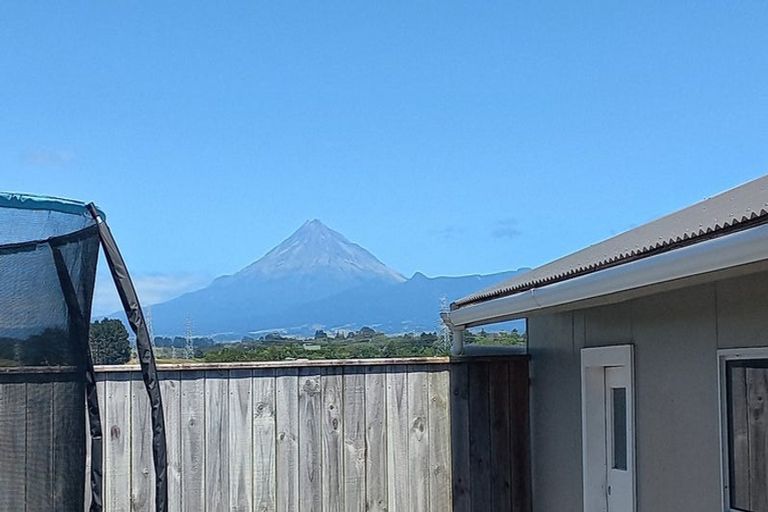 Photo of property in 8 Evelyn Place, Welbourn, New Plymouth, 4310