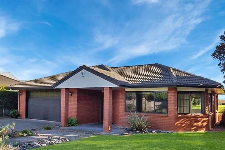 Photo of property in 11 Greenough Place, Rototuna, Hamilton, 3210