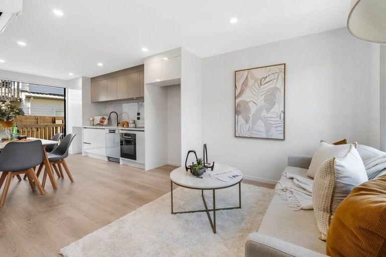 Photo of property in 25a Oteha Valley Road, Northcross, Auckland, 0632