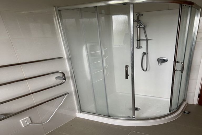 Photo of property in 17 Salamanca Road, Sunnynook, Auckland, 0620