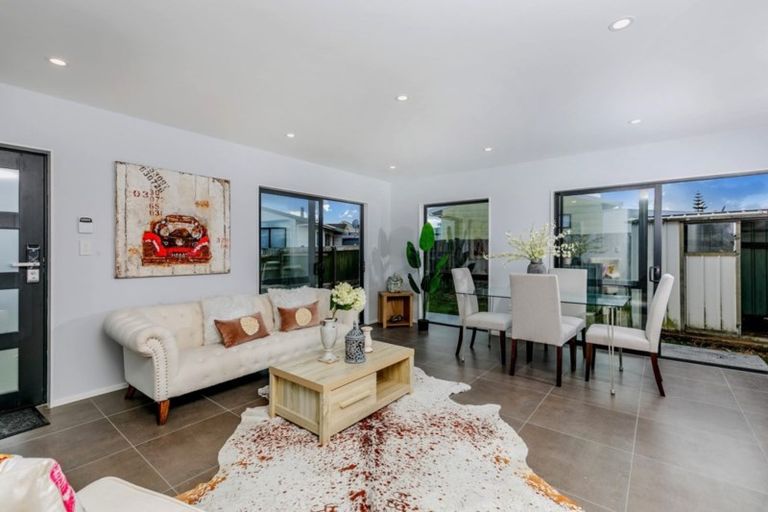 Photo of property in 1/25 Kennington Drive, Clendon Park, Auckland, 2103