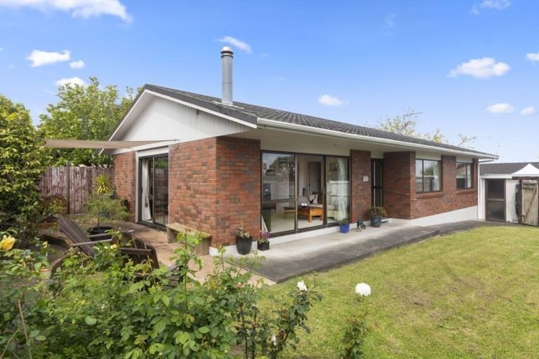 Photo of property in 2/963 Beach Road, Torbay, Auckland, 0630