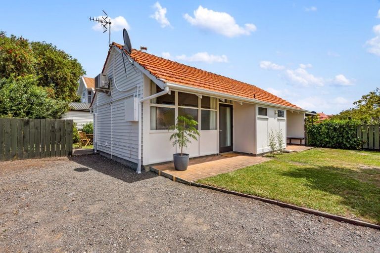 Photo of property in 206 Knight Street, Hastings, 4122