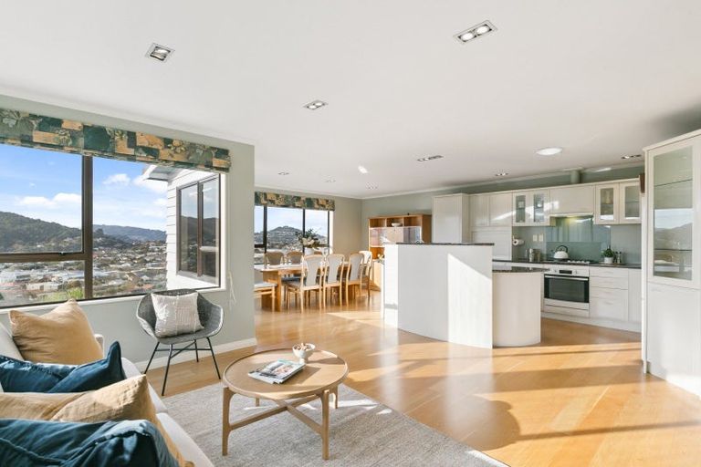 Photo of property in 10 Kate Way, Karori, Wellington, 6012