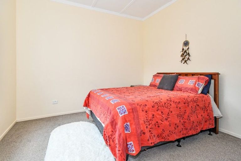 Photo of property in 2c Waiari Road, Conifer Grove, Takanini, 2112