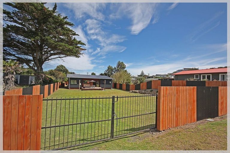 Photo of property in 6 Dustin Street, Foxton Beach, Foxton, 4815