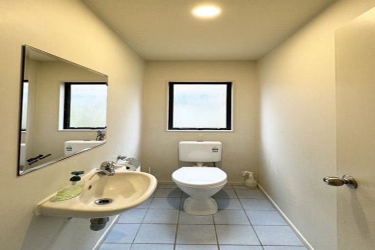 Photo of property in 6 Sun Place, Henderson, Auckland, 0612