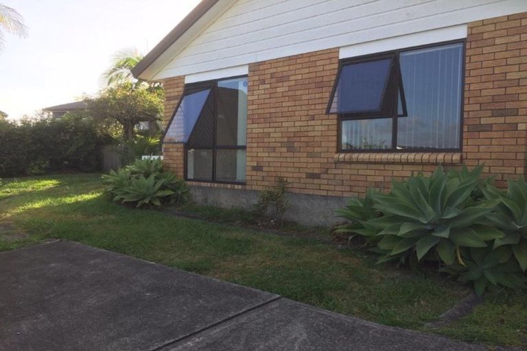 Photo of property in 16 Gala Place, Henderson, Auckland, 0612