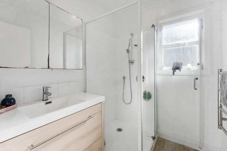 Photo of property in 8 Becroft Drive, Forrest Hill, Auckland, 0620