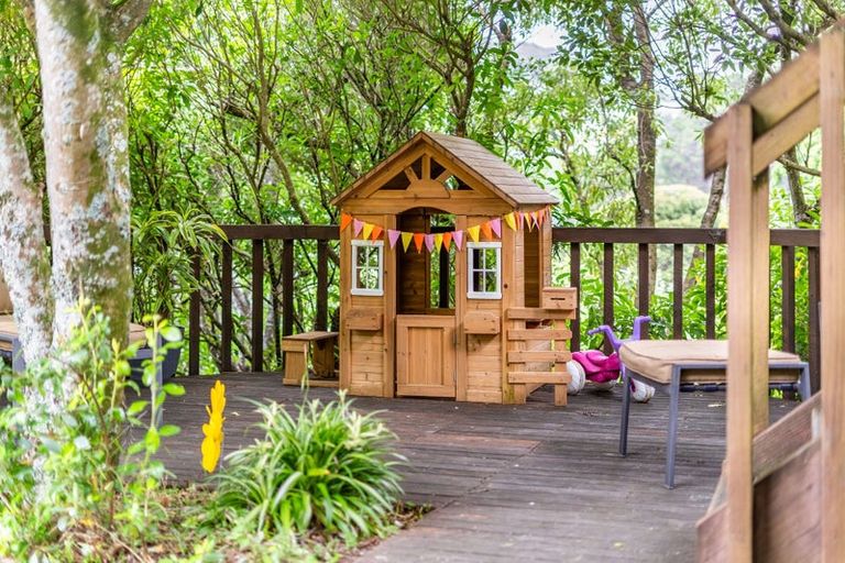 Photo of property in 33 Oak Avenue, Paremata, Porirua, 5024