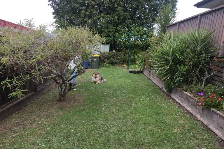 Photo of property in 2/34 Butterworth Drive, Glendene, Auckland, 0602