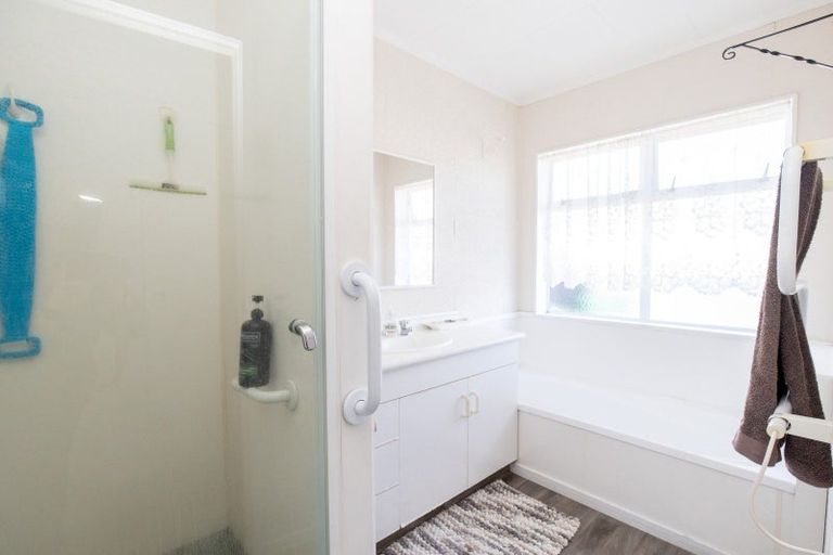 Photo of property in 39 Darlington Street, Ngatea, 3503