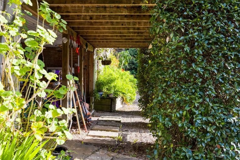 Photo of property in 1135 Scenic Drive North, Swanson, Auckland, 0816