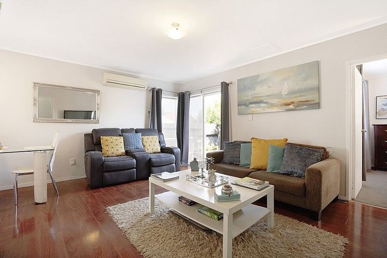 Photo of property in 3/14 Orchid Place, Te Atatu South, Auckland, 0610