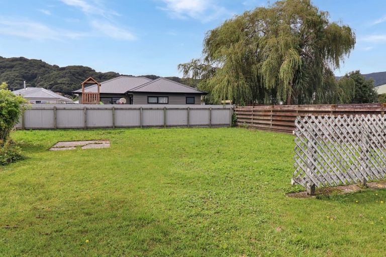 Photo of property in 18 Fitzherbert Road, Wainuiomata, Lower Hutt, 5014