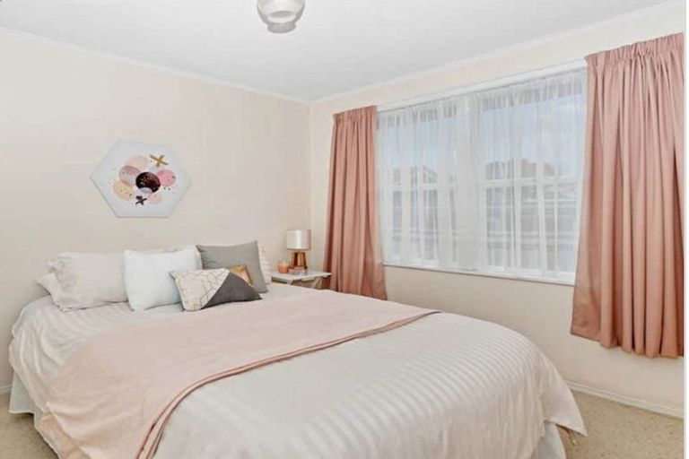 Photo of property in 1/133 Titirangi Road, New Lynn, Auckland, 0600