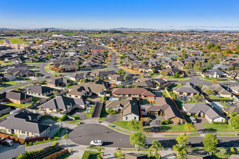 Photo of property in 12 Whitford Place, Rototuna North, Hamilton, 3210