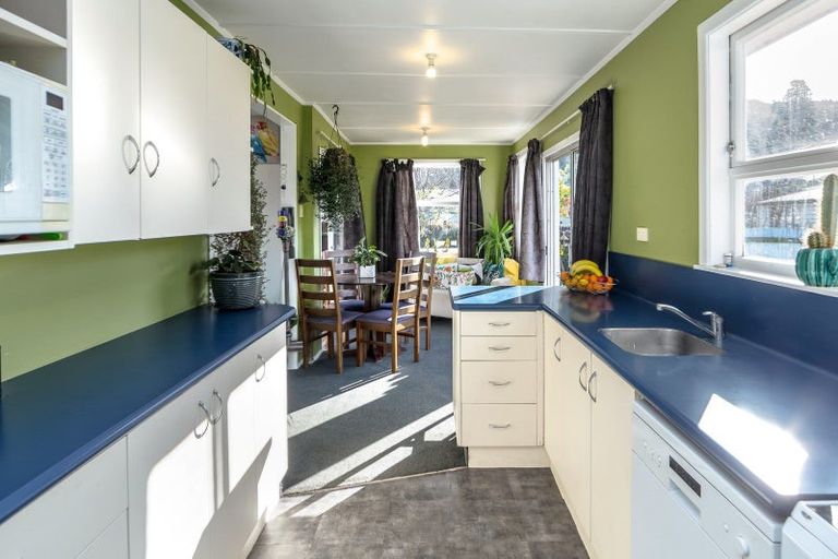 Photo of property in 9 Skipage Grove, Featherston, 5710