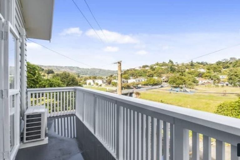 Photo of property in 33 Thomas Street, Stokes Valley, Lower Hutt, 5019