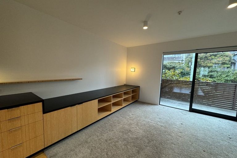 Photo of property in 76 Brougham Street, Mount Victoria, Wellington, 6011