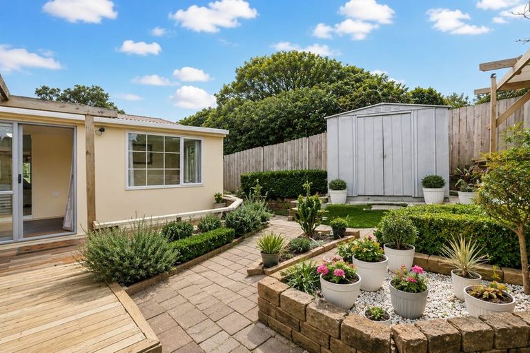 Photo of property in 4 Brian Crescent, Stanmore Bay, Whangaparaoa, 0932