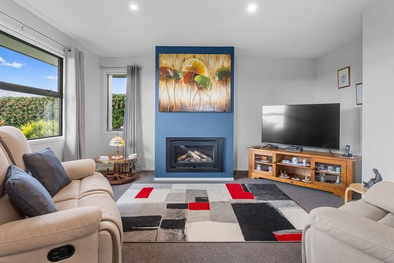 Photo of property in 9 Ruapai Drive, Levin, 5571