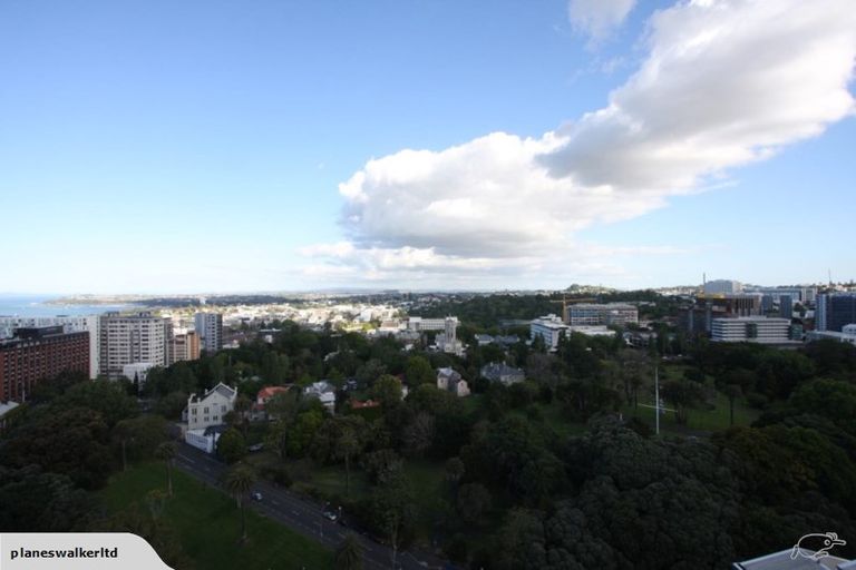 Photo of property in The Metropolis Apartments, 2912/1 Courthouse Lane, Auckland Central, Auckland, 1010
