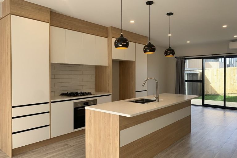 Photo of property in 28 Paina Crescent, Massey, Auckland, 0614