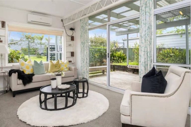 Photo of property in 145 Bleakhouse Road, Mellons Bay, Auckland, 2014