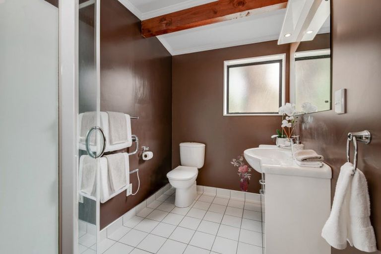 Photo of property in 15 Higham Ferrers Place, Red Beach, 0932