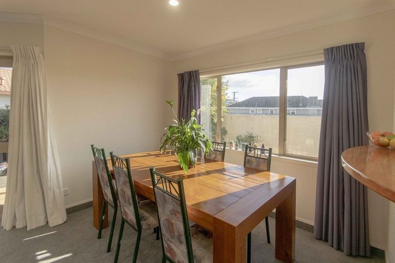 Photo of property in 52 Neeve Road, Taradale, Napier, 4112