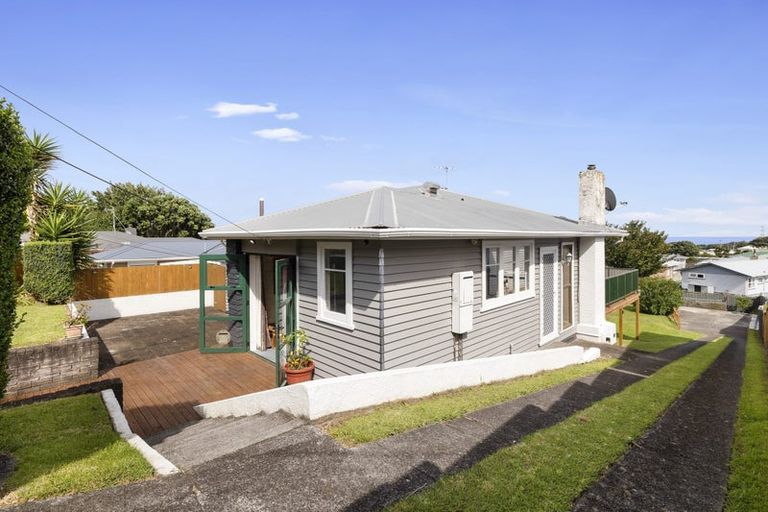 Photo of property in 7 Mount View Place, Spotswood, New Plymouth, 4310