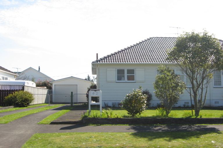 Photo of property in 42 Somerset Street, Brooklands, New Plymouth, 4310